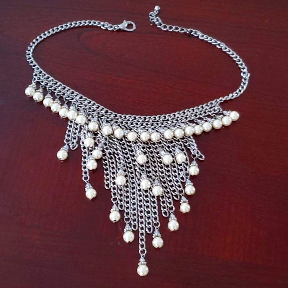 01 silver necklace with pearls